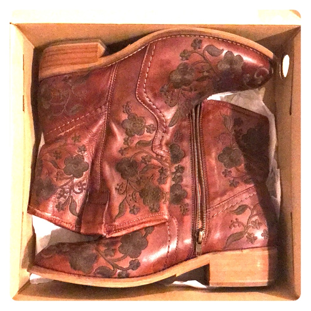 Taos Spice Red Privilege  boots